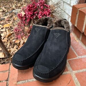 🆕.  Sia brand Men's Black Suede faux fur Winter Slippers .Great  gift Size 11